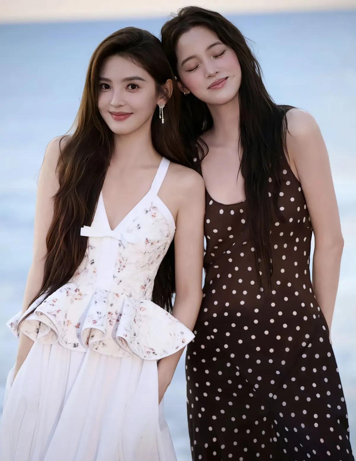 看着让人舒服的美[比心]章若楠很美，颜值身材皮肤都好，妆造衣服发型发饰也很美很