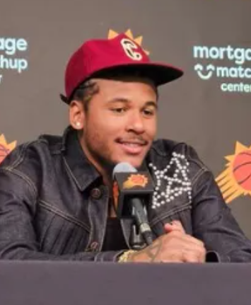 NBA常规赛，太阳双加时113-110战胜魔术。比赛最后，杰伦-格林甩开防守，