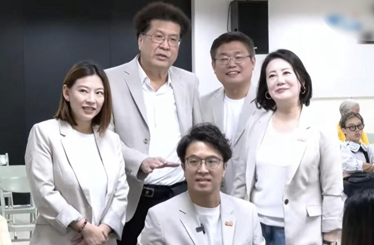 沈伯洋穿“MadeinChina”西装去登记参选台北市长？这下尴尬了！民