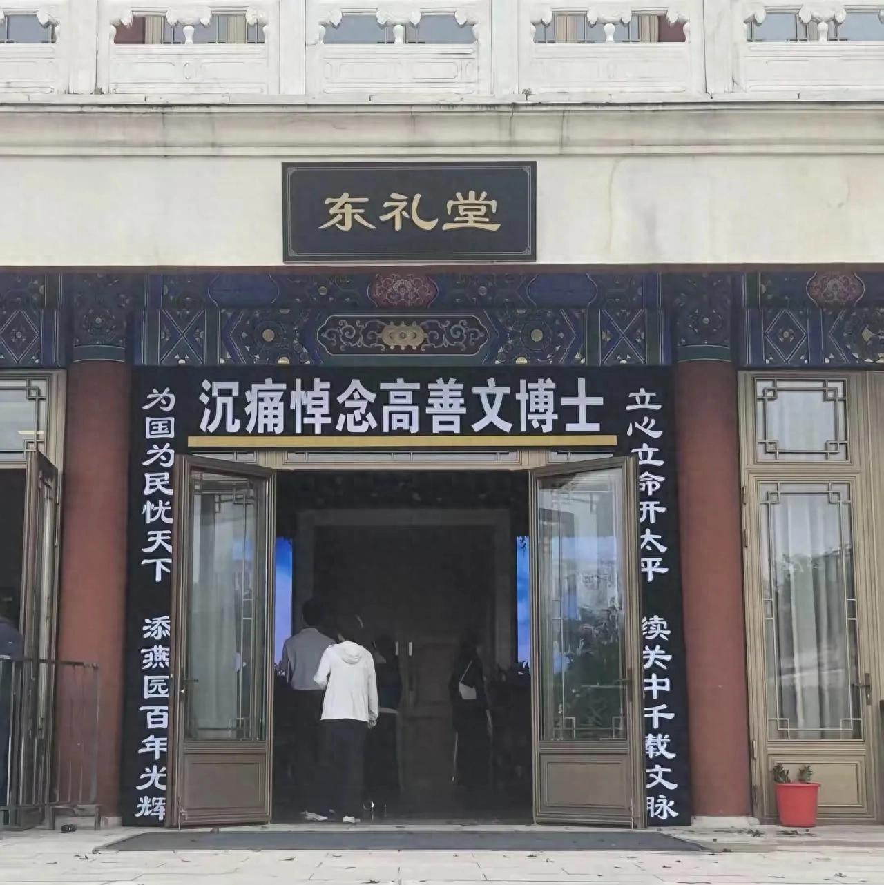 北大毕业者的相互吹捧能力，放在国内高校校友圈层里确实称得上独树一帜，这种能力不是