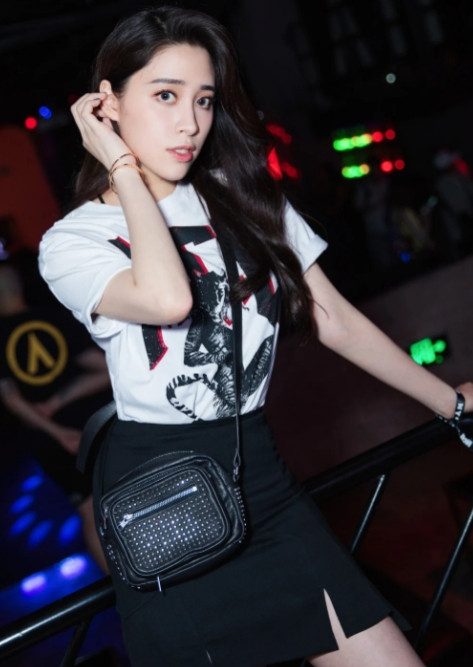 欧阳妮妮与张书豪喜结良缘，甜蜜订婚