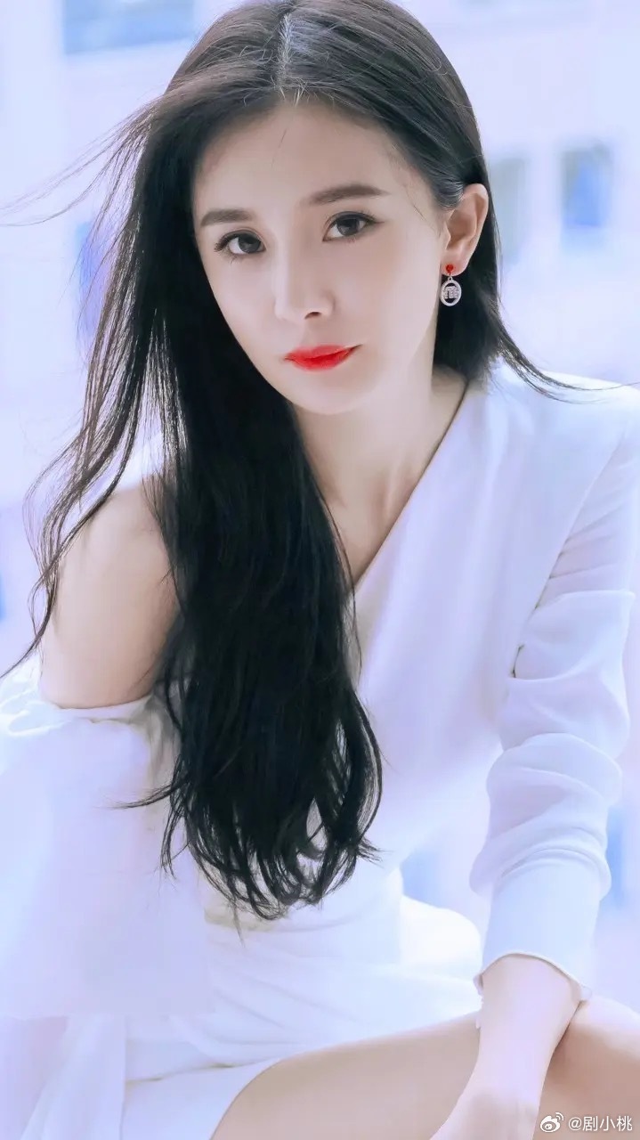 1.杨幂到现在回想起当初恋爱脑时期为前夫做的那些事，她依旧会忍不住痛骂自己几句，