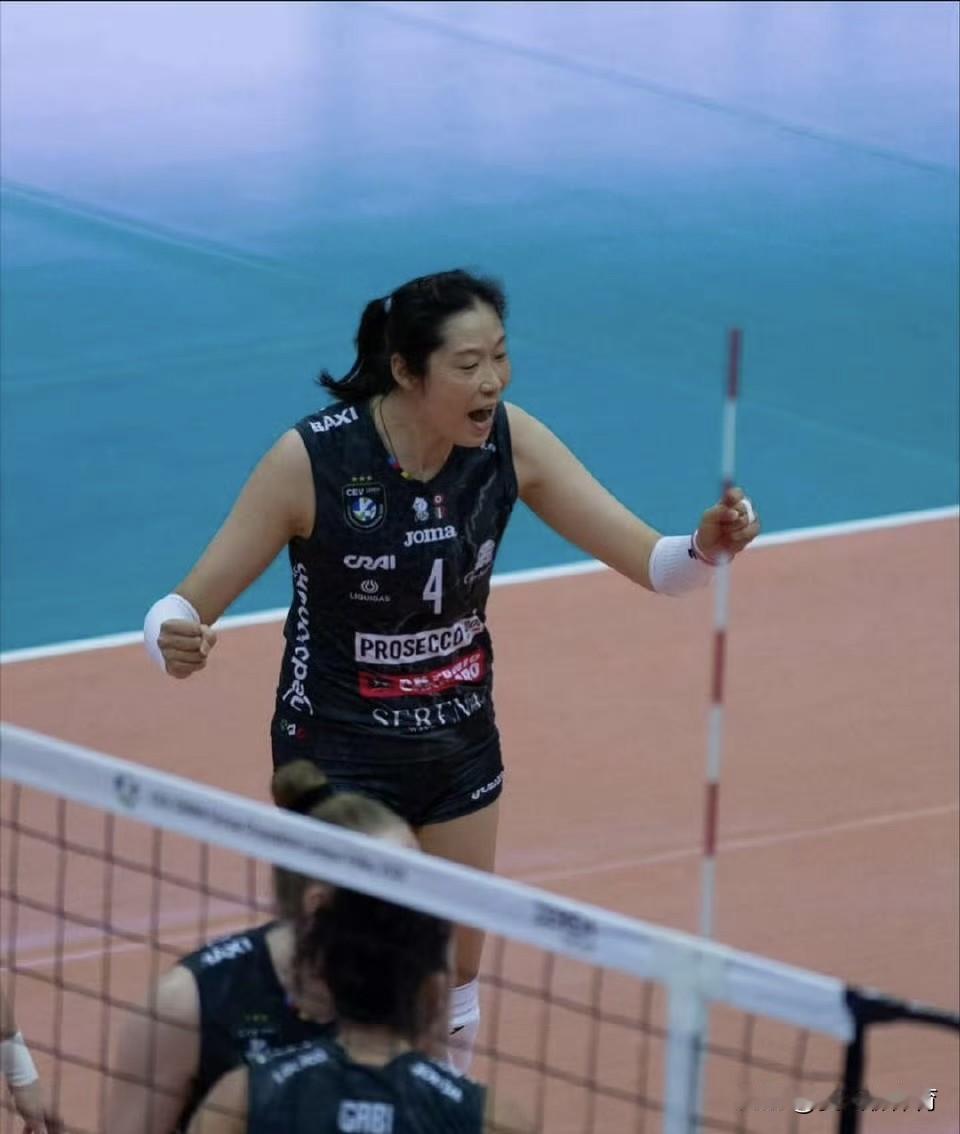 又偷走了朱婷的单场MVP！科内利亚诺横扫波兰罗兹进8强，朱婷拿到全场最高的13分