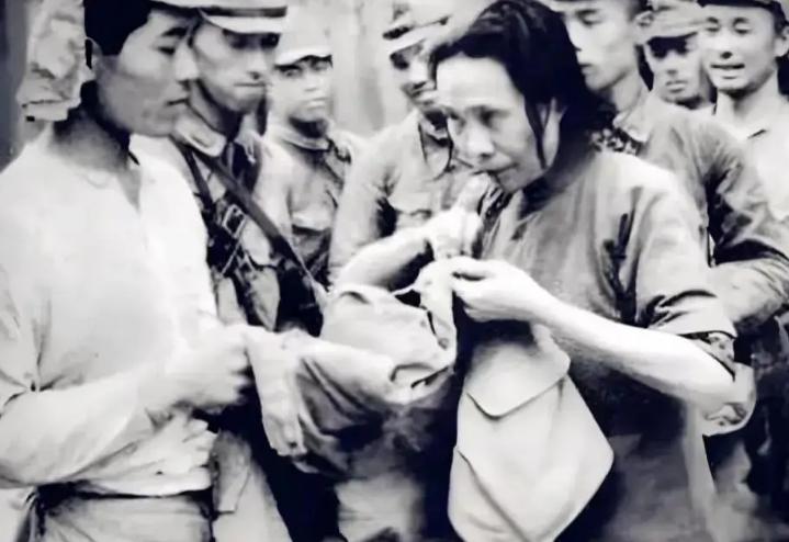 南京大屠杀时，估计2~8万妇女遭到奸淫。上到七八十岁的老太太，下到十来岁的小女