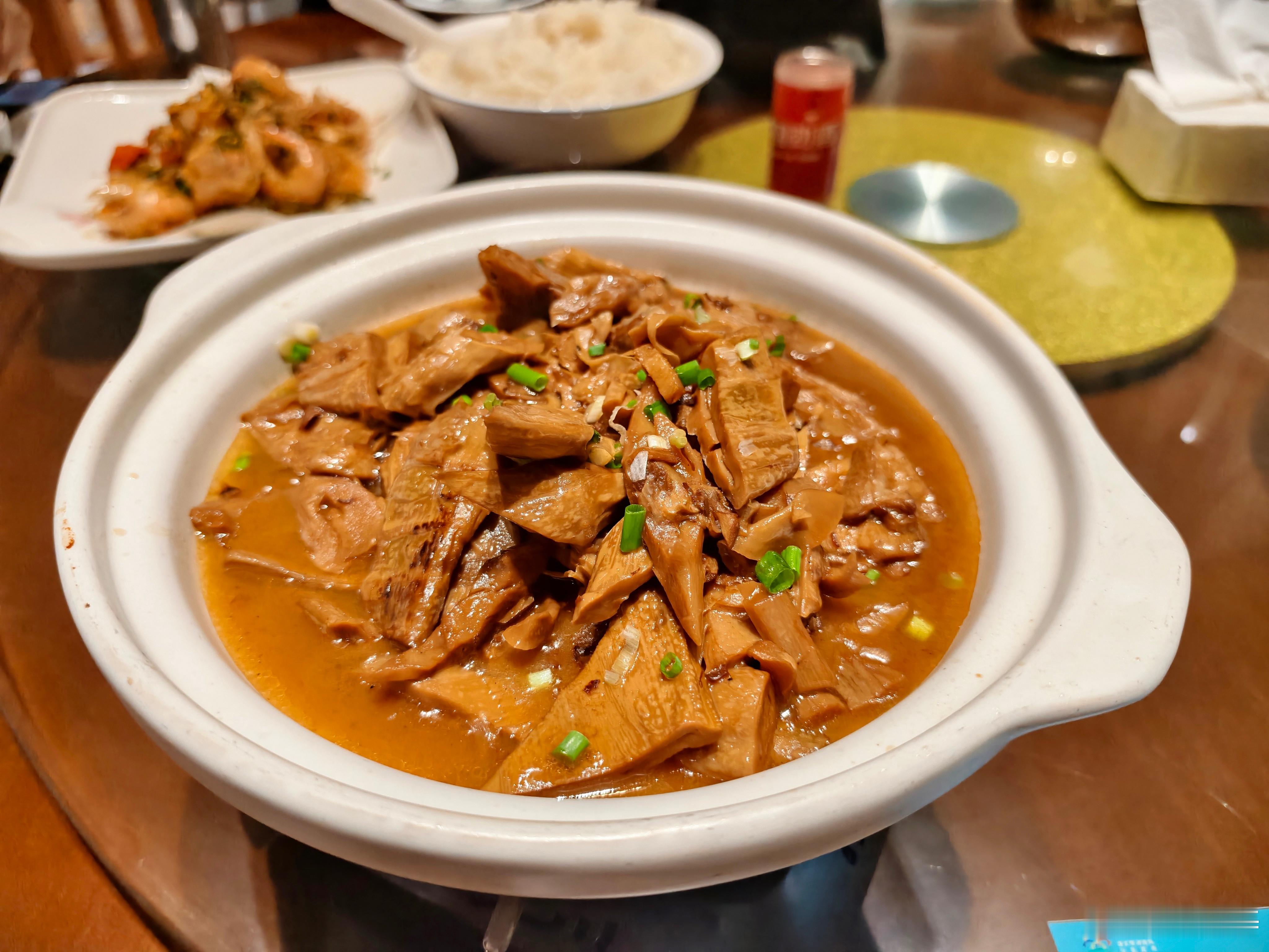 到午饭时间了，智己的工作餐还可以吧。新一代智己LS6惊爆价20.99万起新一代智