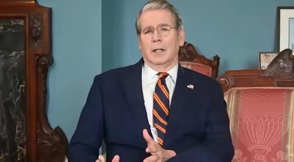 美国财长贝森特最近又出来喊话了，意思明摆着，中国必须主动让步，不然美国就要升级对