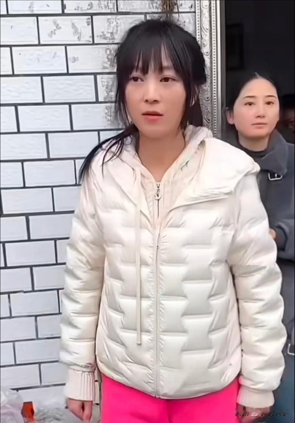 呆呆这次是真的火出圈了，人美心善的她，也让网友们操起了终身大事的心！呆呆