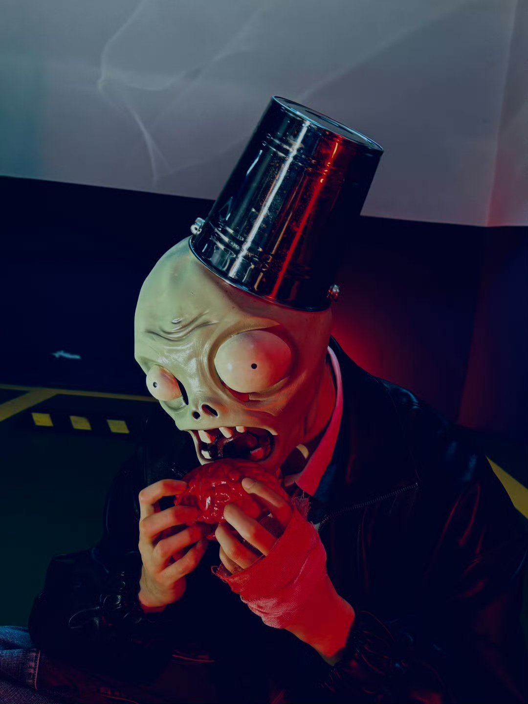 林一铁桶僵尸cos林一万圣节提前营业林一万圣节提前营业啦​​​