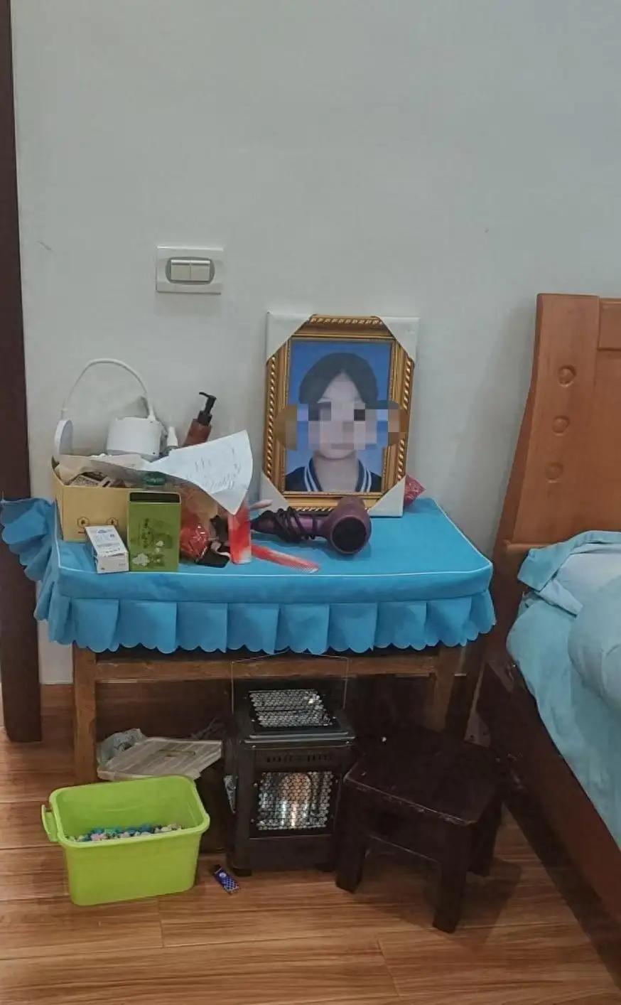 “14岁依旧是免死金牌！”云南曲靖，一15岁女孩被女同学叫去，参加13人喝酒打牌