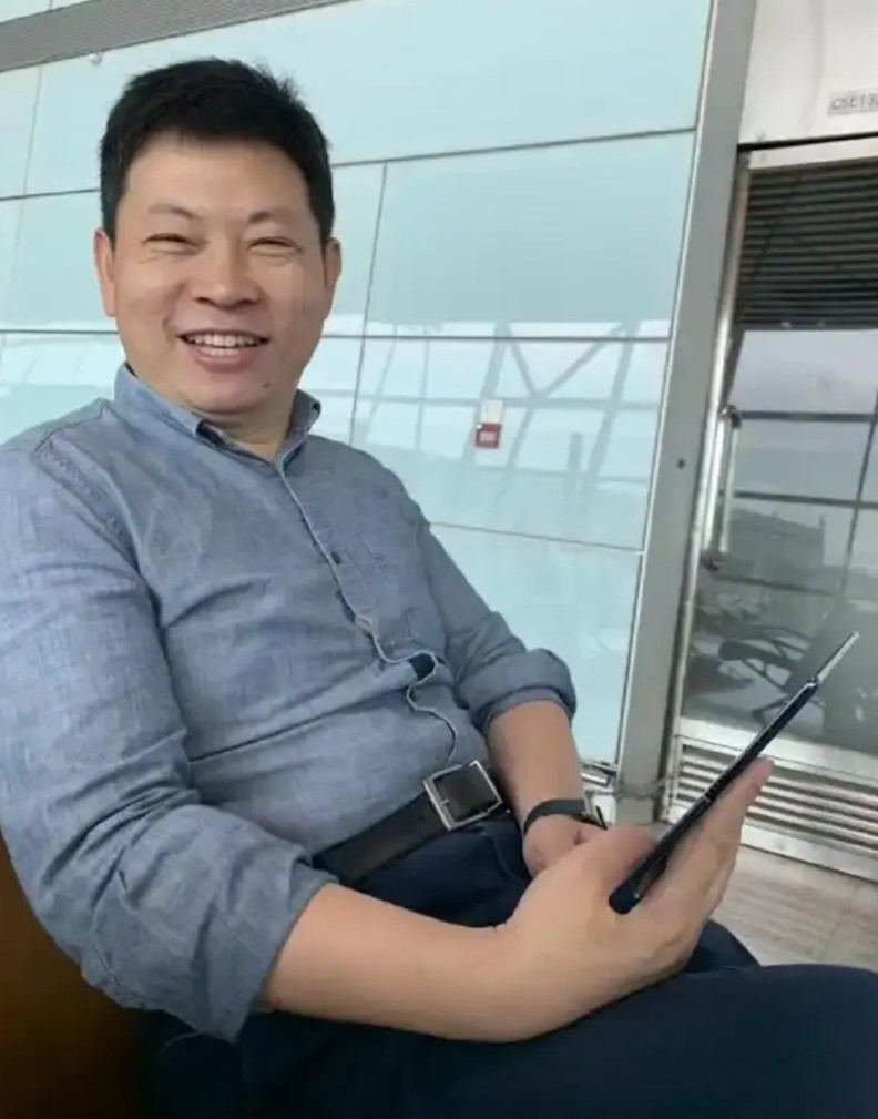 华为余承东说:“想在中国的30万以上的高端豪华车市场里，成为绝对的老大。可不能光