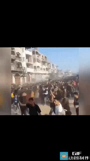 哈马斯滚出加沙城！加沙城属于整个巴勒斯坦人民的！哈马斯把加沙城带入了深渊！数千名