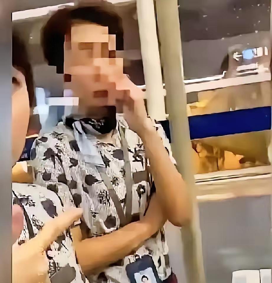 无锡飞北京的候机厅，真让我汗毛直竖！一个外籍女子攥着打火机就往登机口走，那玩意儿