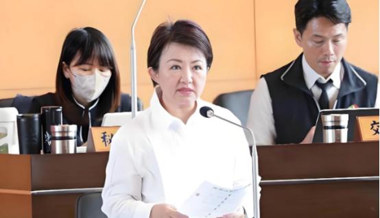 卢秀燕彻底凉了！很多人以为郑丽文夸蒋万安是客套，错了！真相是：这是一场公开的“政