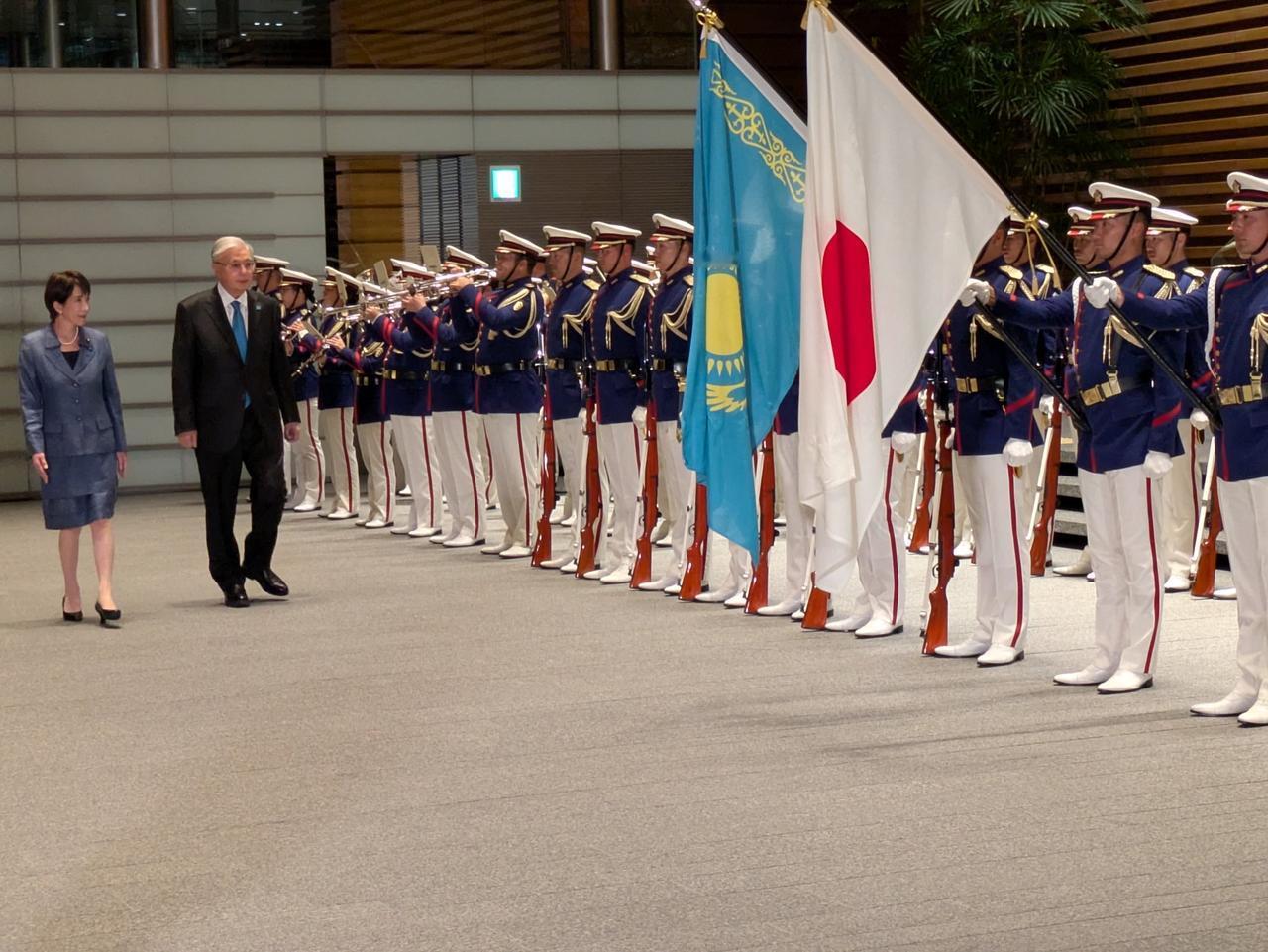 联合早报今天（12月21日）报道：“日本与中亚五国召开首次首脑会议，就支持建设不