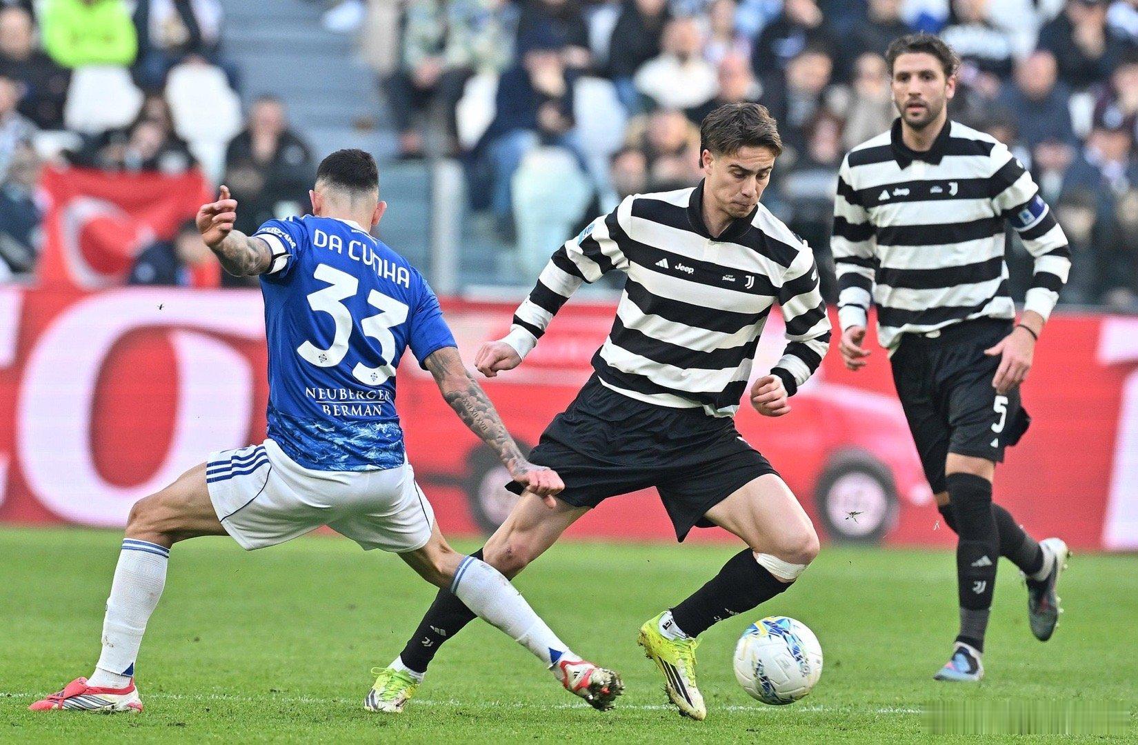 说伊尔迪兹有点问题（斯帕莱蒂也确认他在对阵科莫的比赛后感觉不中了），能否出战加拉