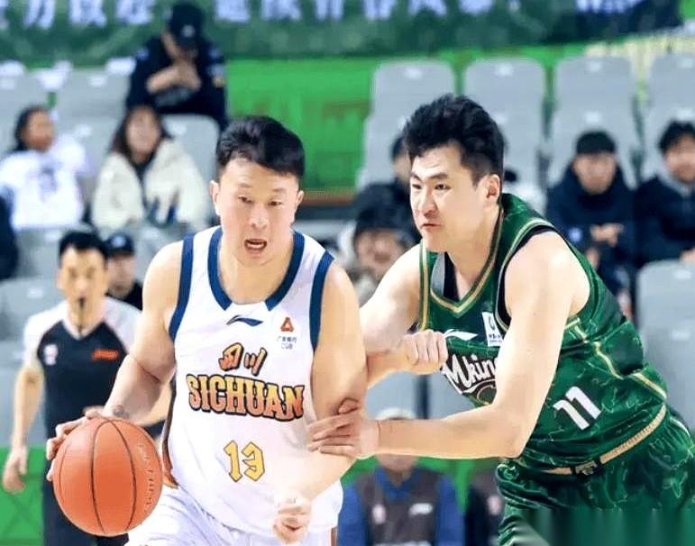 上班不给钱，还得倒贴钱。这事儿放谁身上，谁不炸毛？CBA四川队那帮兄弟，估计