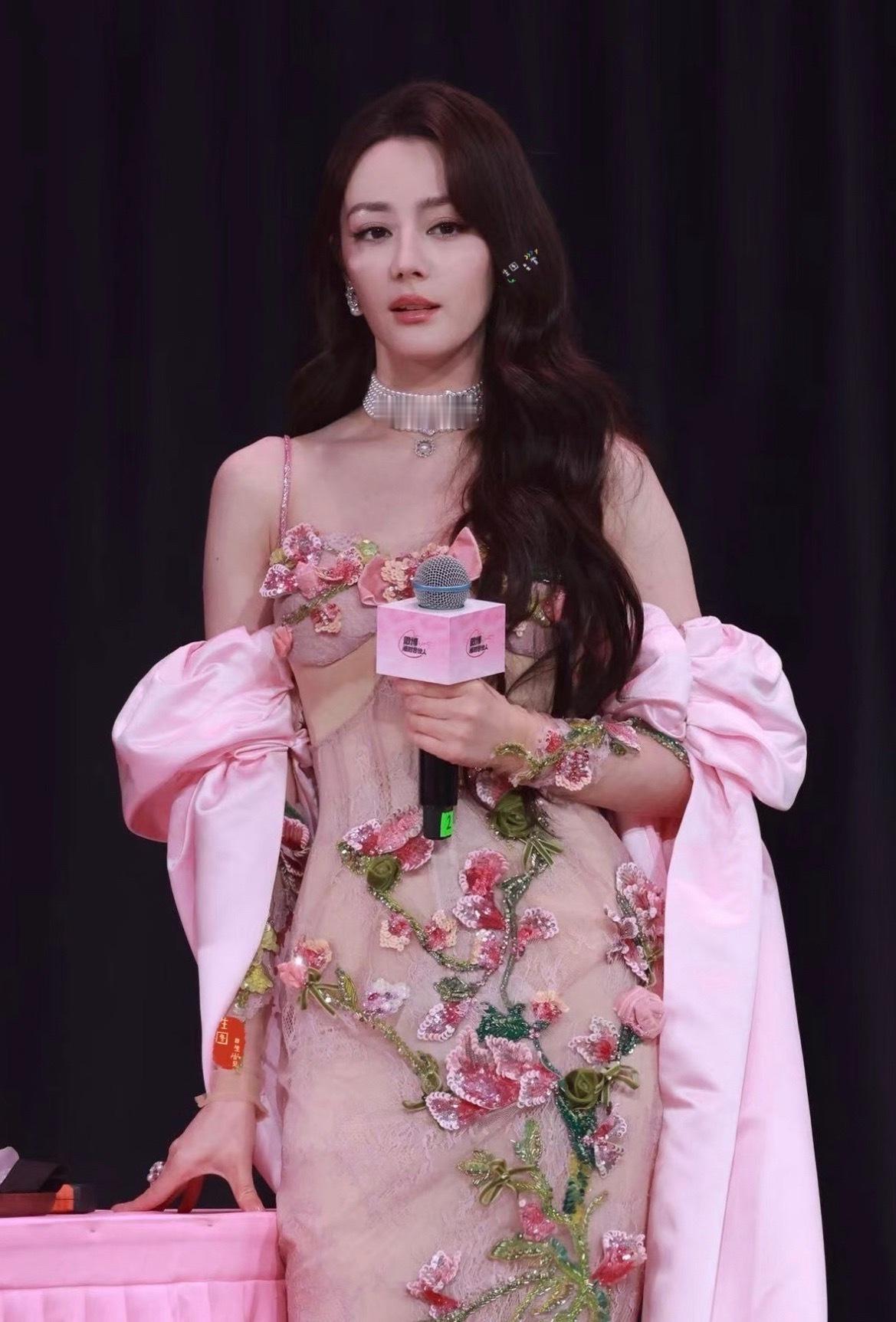 迪丽热巴跳喵喵舞此女已成艺术！如此浑然天成的美萌迪丽热巴见面会迪丽热巴