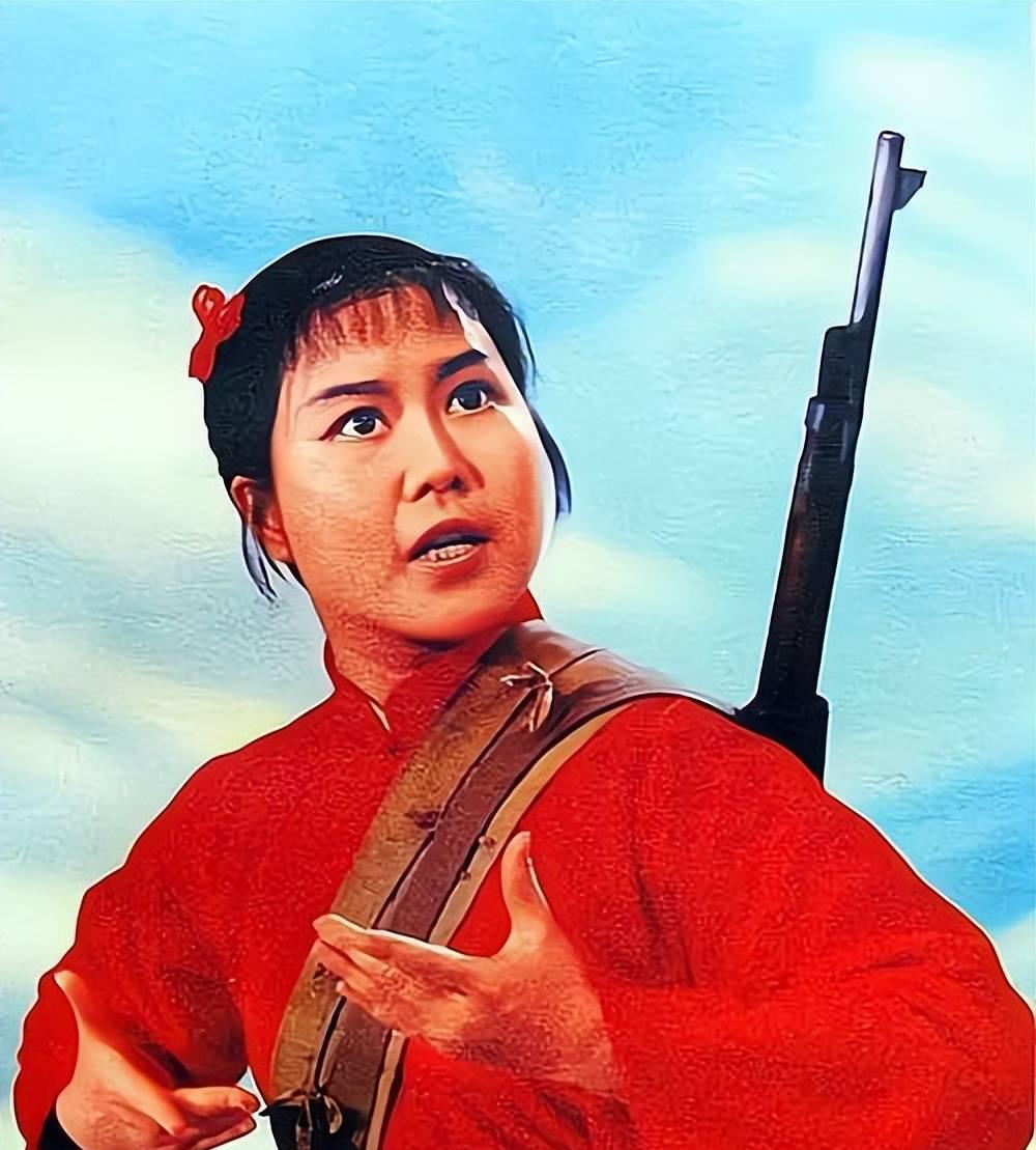 之前那场关于样板戏的争论，就像滚油锅里泼凉水——炸得噼里啪啦。巴金老先生在《随想
