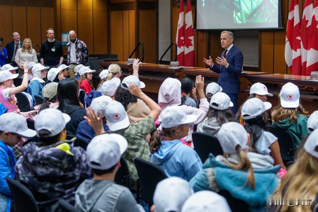 当地时间4月20日，加拿大主动向中国喊话了。加拿大官方正式官宣，将逐步加密中