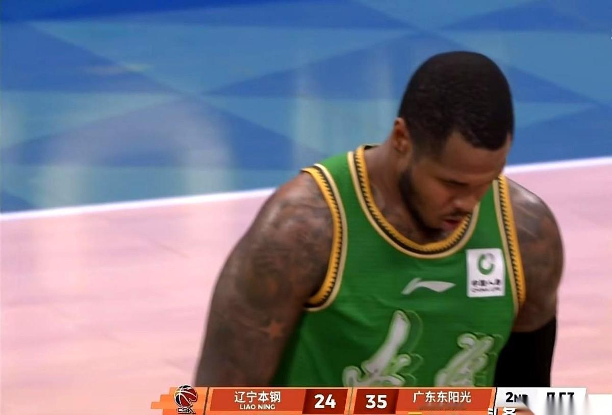 真就这么把布朗和奥利弗给裁了。我到现在都没想明白，这到底是图个啥？放着俩挺好用