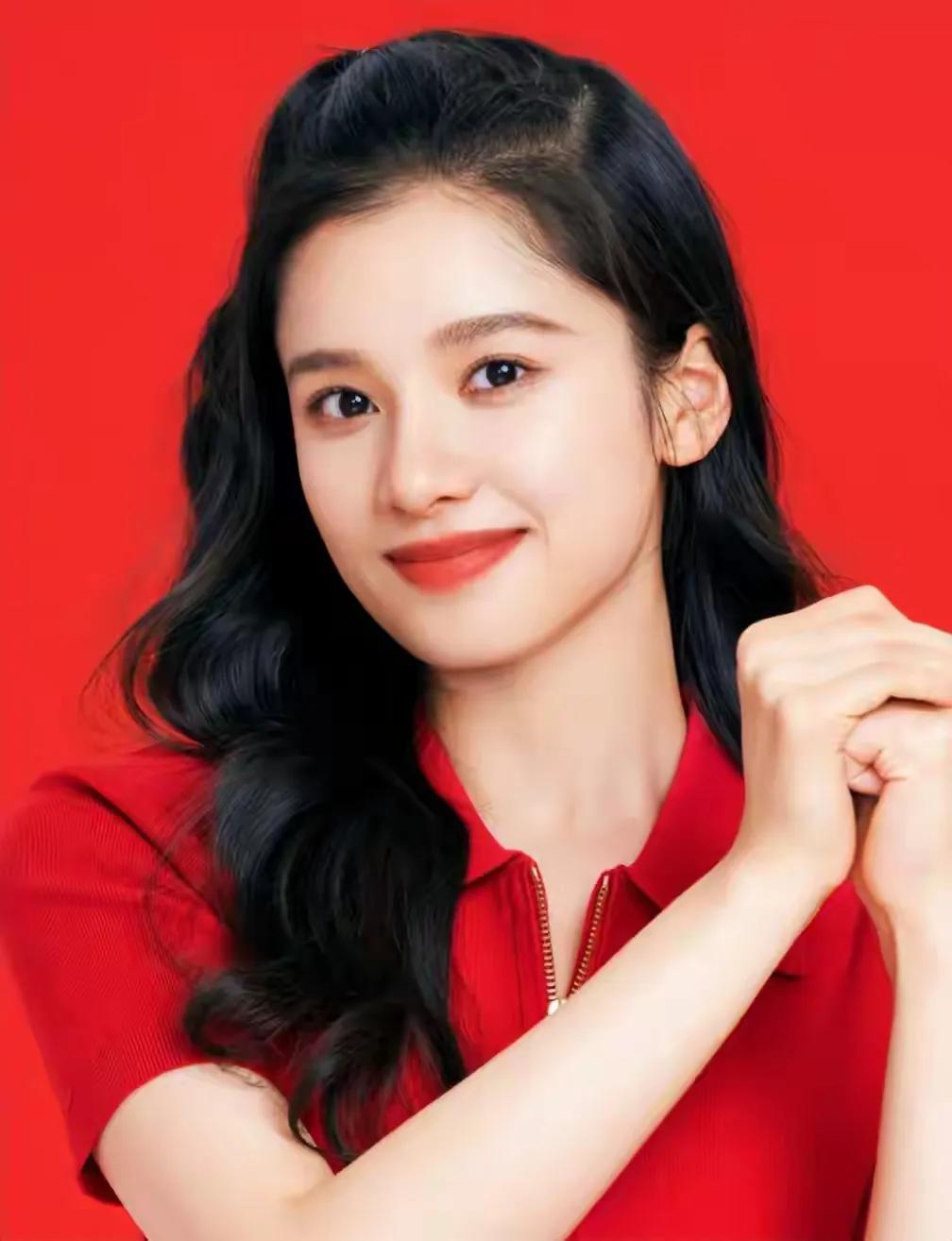 内娱小花评级揭晓，实力派与新秀共舞在娱乐圈的激烈竞争中，内娱小花们的表现备受