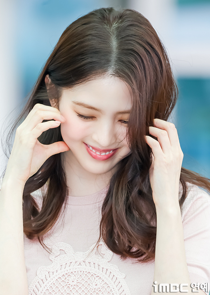 韩素希🫶韩素希dior形象大使260704ICN出境新闻图无奖竞猜此女