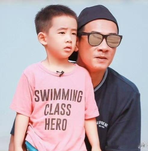 陈小春这一把赌对了。不是因为Jasper又考了第一名和拿了多少奖学金，而是12