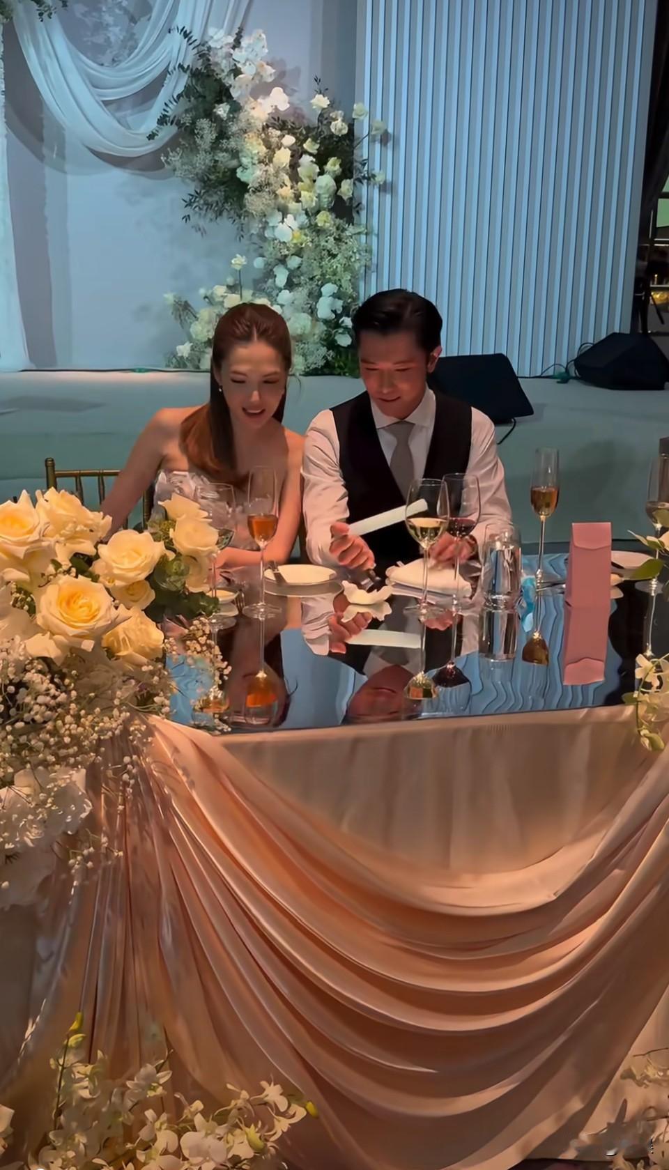 可以感觉老公眼里都是她心里甜甜的。所以缘分啊，许炜宁之前和阮经天的时候，那