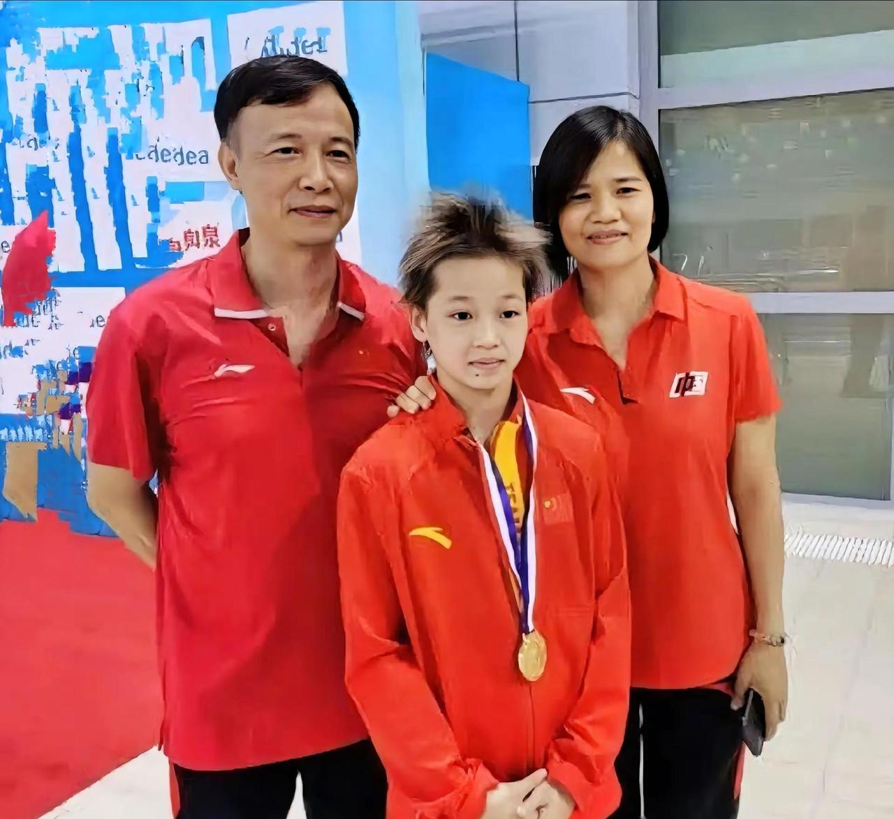 没有人怀念全红婵小时候的照片@全红婵大号：@好开心