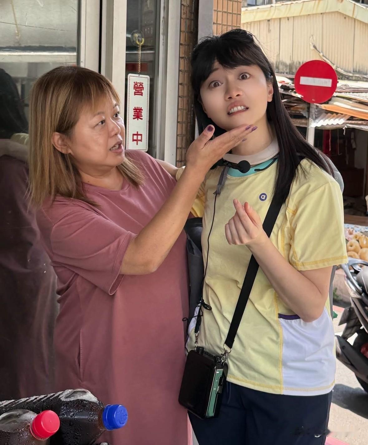 民进党前立委高嘉瑜今（4日）在脸书发文表示，大姐说：“怎么瘦那么多”！她以为