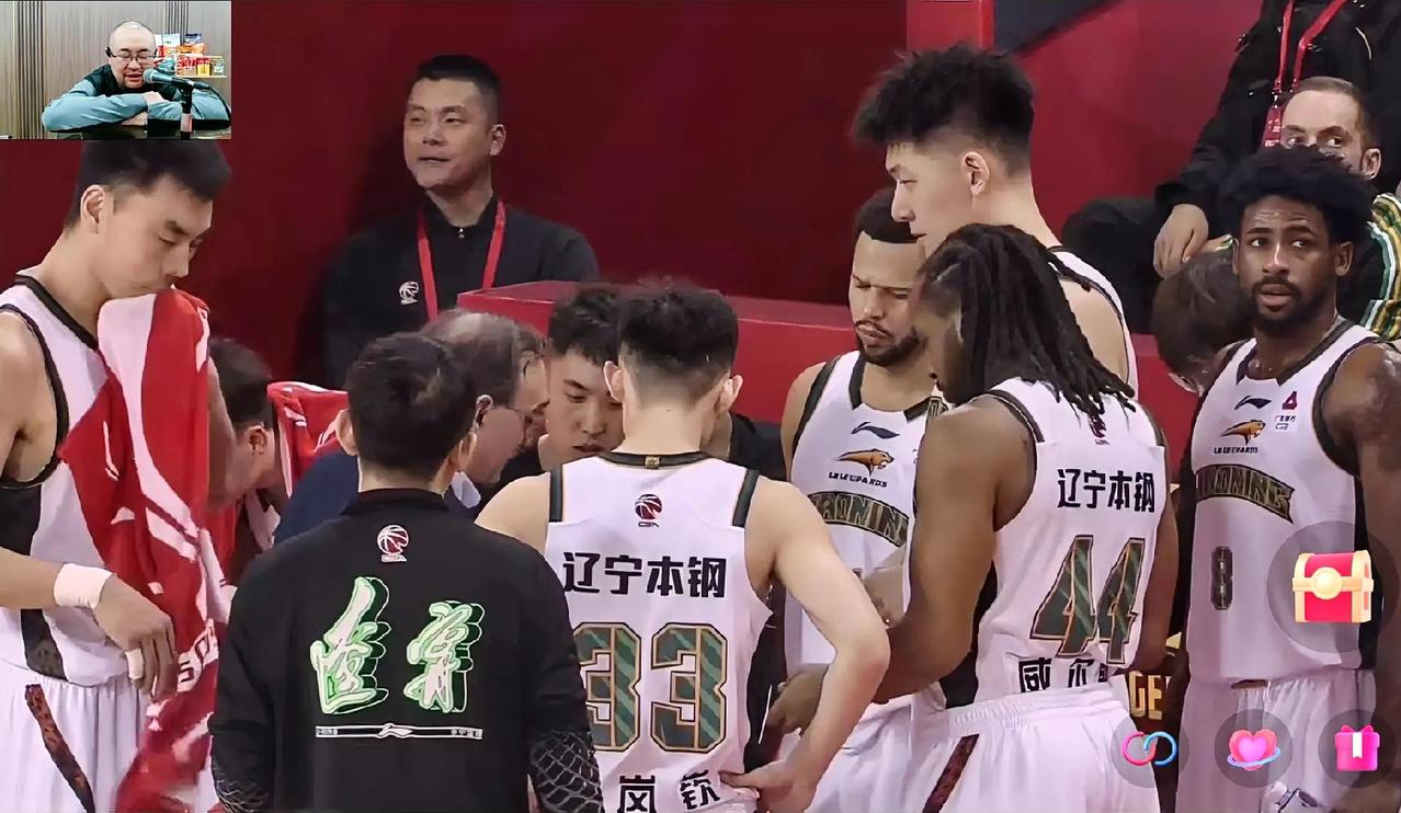 辽宁队昨晚客场输吉林非得找一个人背锅的话！我认为这两个人的责任最大！没错！这两