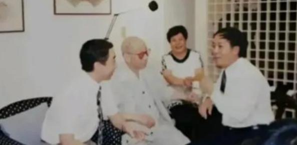 1993年台湾，冯巩拜访92岁张学良，张学良一见冯巩竟然惊讶得说不出话来。 