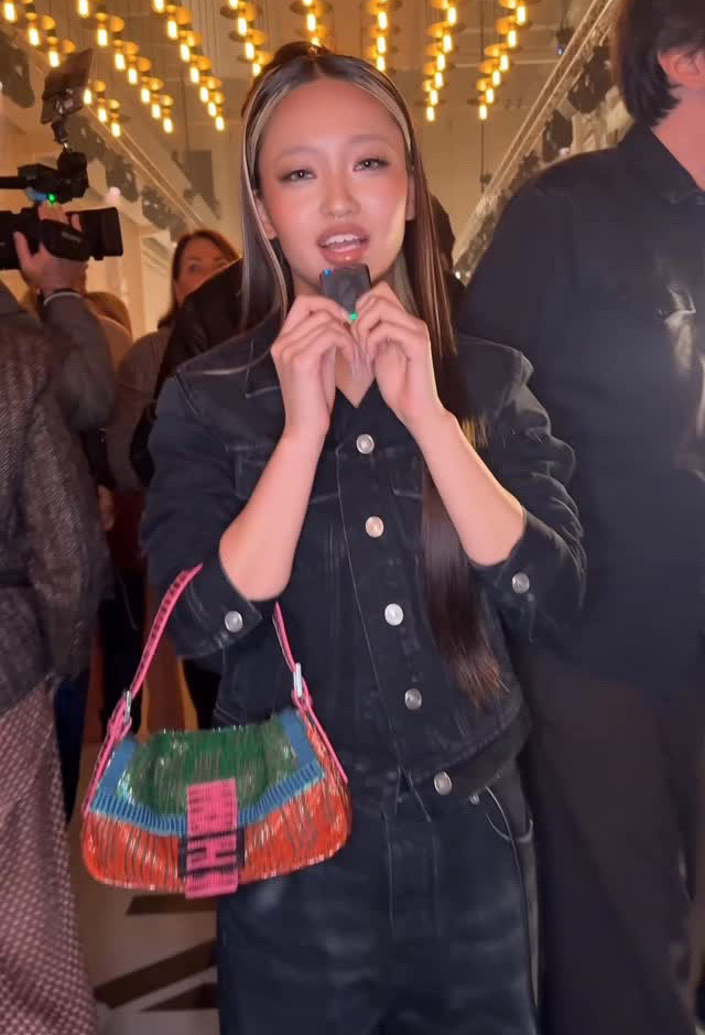 FENDI2026秋冬大秀嘉宾手中的新款手袋好喜欢米兰时装周FENDI大秀