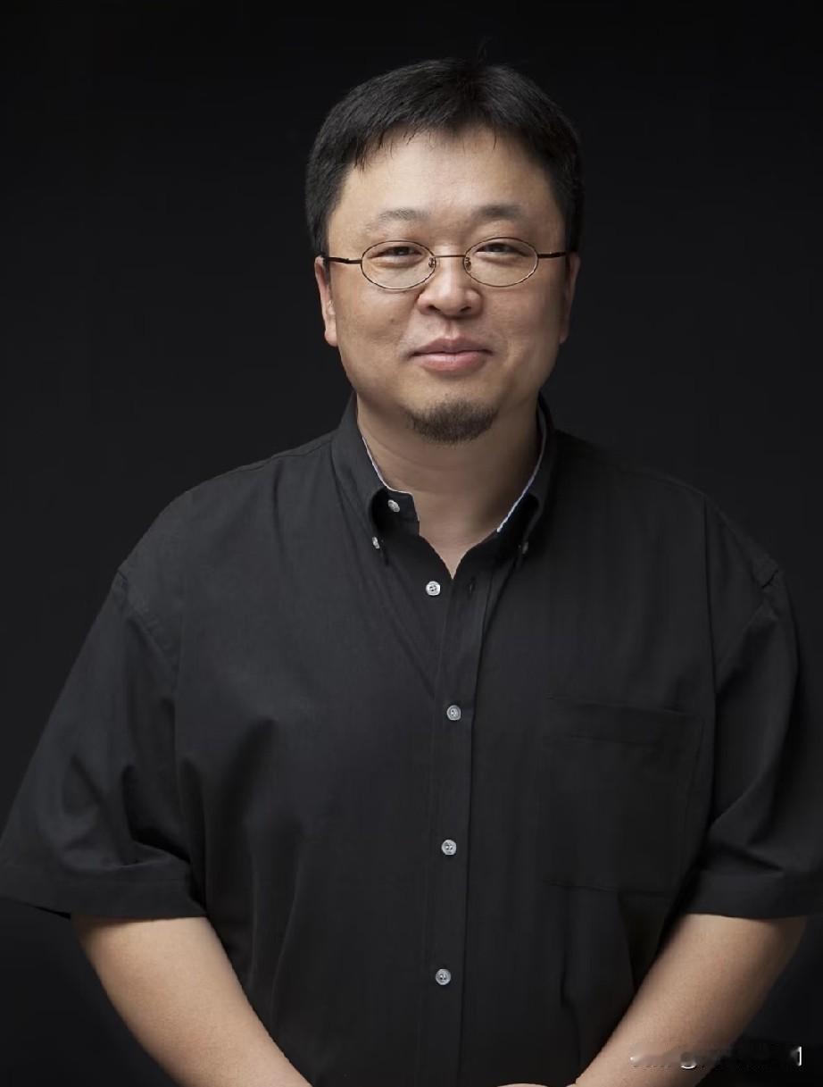 我敢说，全网除了罗永浩，没几个敢这么犀利，一针见血的评价水果🍎折叠屏iPhon