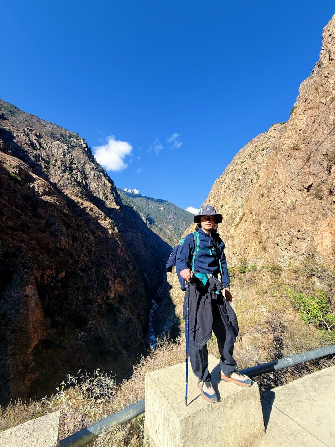 天堂在左，雨崩在右！今天从尼农走到雨崩村，然后继续走完了神瀑线，一共走了25公里
