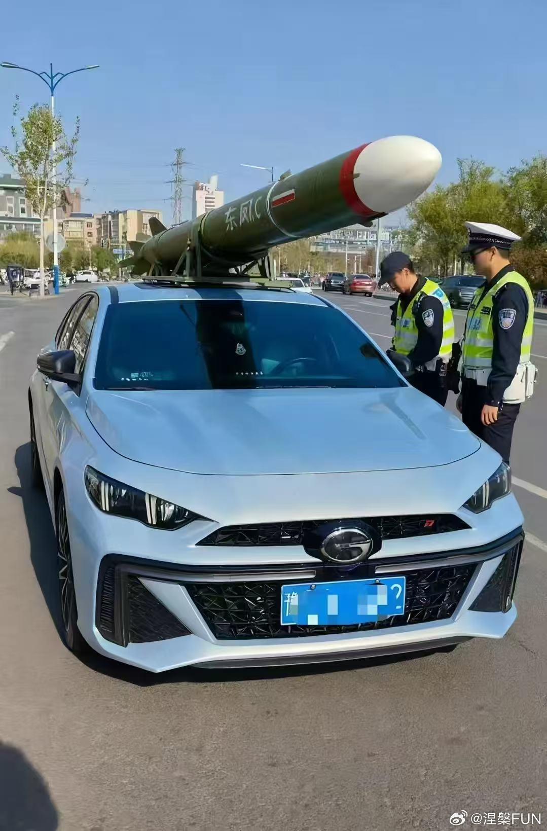 这位车主立功心切啊！[捂脸哭]​​​