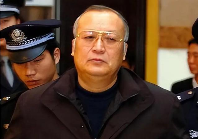美国榨干了中国外逃贪官身上的油水，将具具干尸退给中国，门都没有。如果美国执意要将