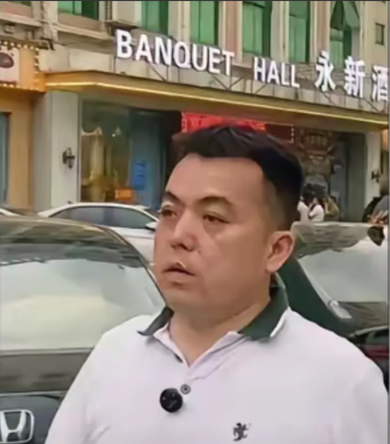 奔驰男柱子哥拿高尔夫球杆砸车后，他的永新酒楼可能要被查了。据悉，柱子哥杨某的永