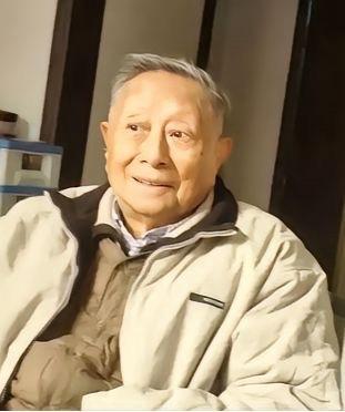1942年，一名伪军师长派人送给粟裕两包烟，粟裕疑惑地拆开烟盒一看，里面竟藏了一