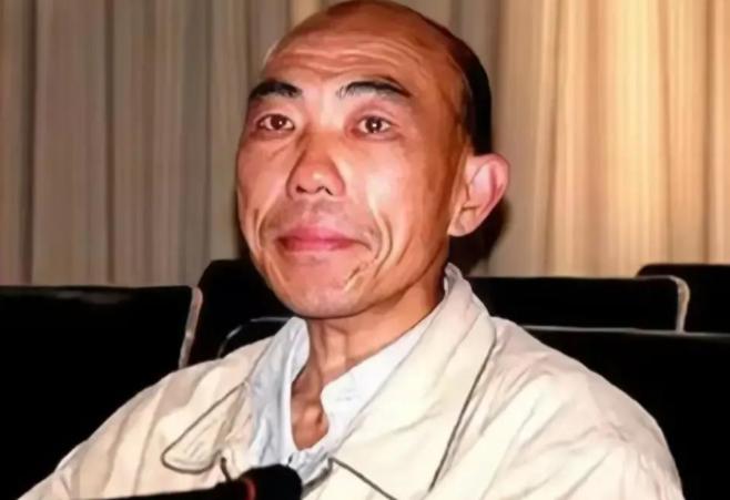 胥敬祥。1991年，他是河南鹿邑县一个老实巴交的农民。就因为在酒桌上脱了件外套