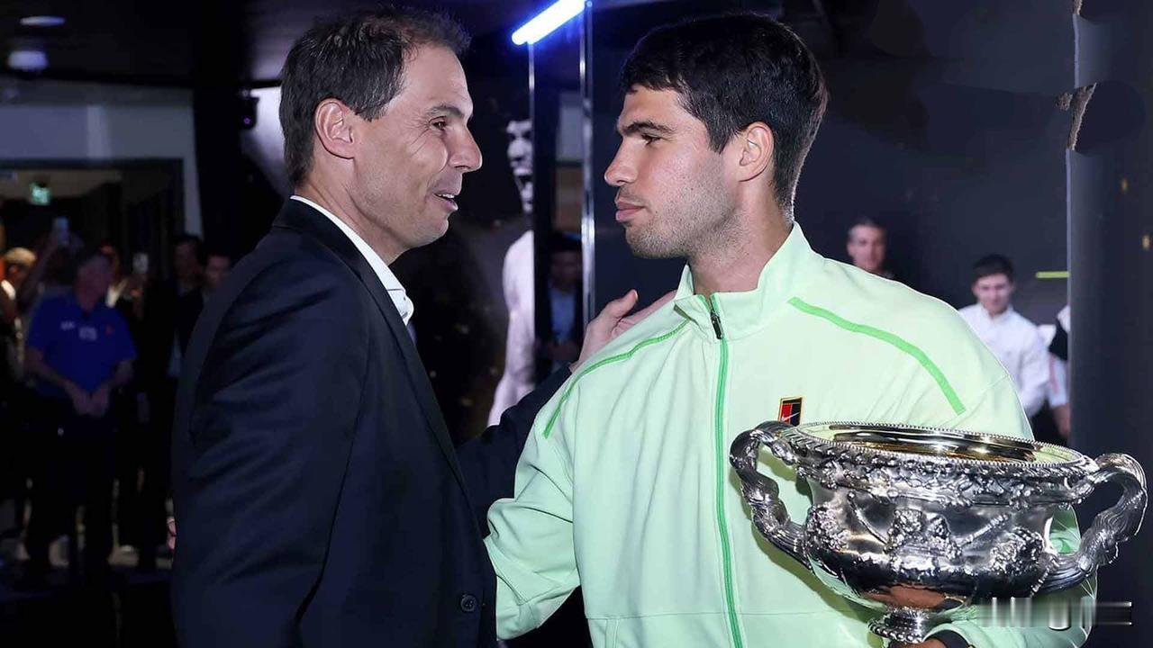 虽然和西班牙🇪🇸同胞纳达尔一样成为全满贯得主，但阿尔卡拉斯至少到目前为止还必