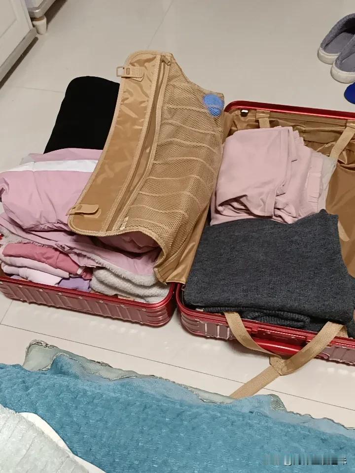 谁懂远嫁的回娘家的意义？年初一还没过去，晚上就得早早收拾好行李，看天气预报娘家