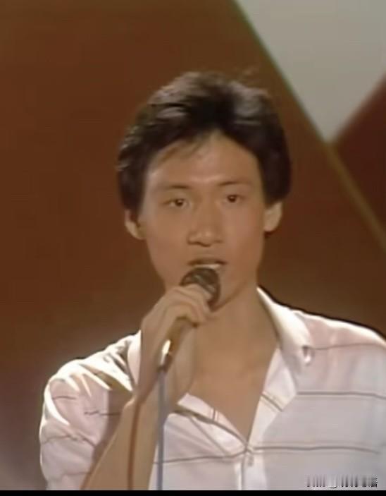 张学友最接地气的一次演唱，让广大的市民追忆这件衣服我也好像曾经拥有！有的网友