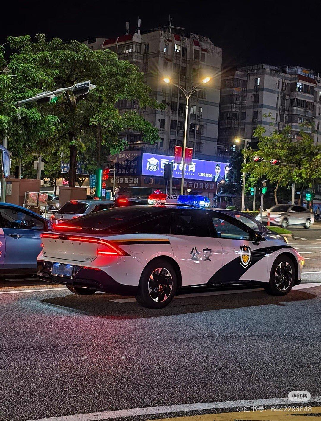 警车都上p7+了还有人觉得咱们国产新能源质量差呢[捂脸哭]​​​