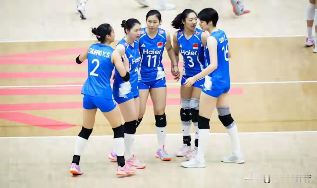 中国女排3比1逆转波兰，队员表现评分：庄宇珊10分李晨瑄8.5分董禹含