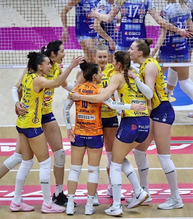 22:00看朱婷！！…22:00意大利杯决赛，科内利亚诺将冲击本赛季第一个冠