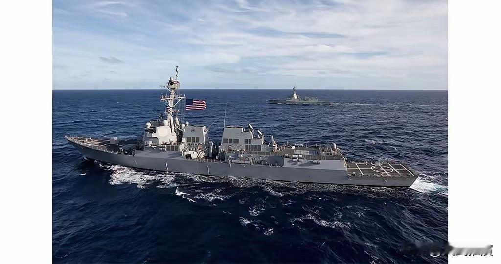 美舰过航台湾海峡，解放军起飞武直-10，“台独”以为演练“斩首”，吓得瑟瑟发抖
