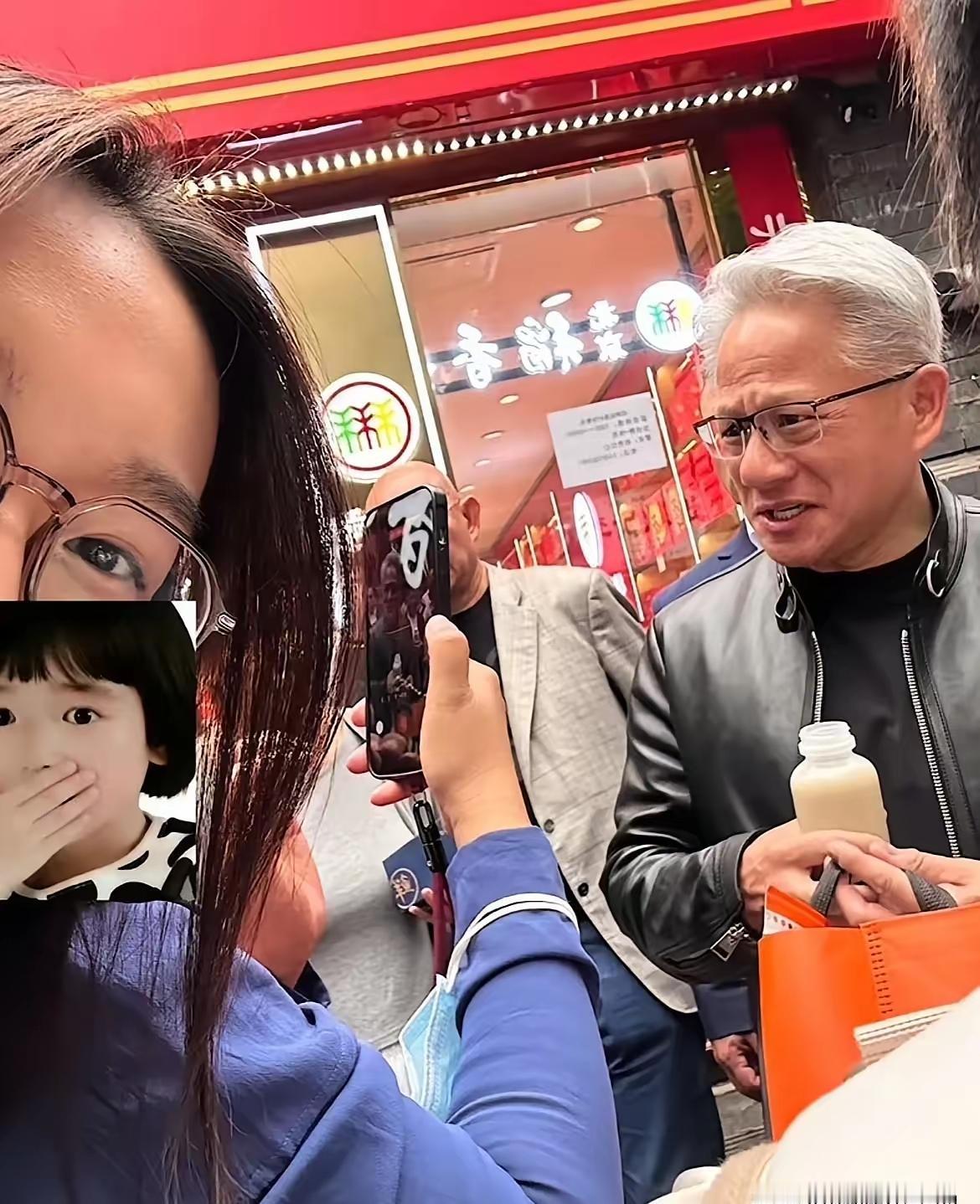 千算万算没算到卖豆汁的小姐姐火了，黄仁勋的红包“上天了”近日，