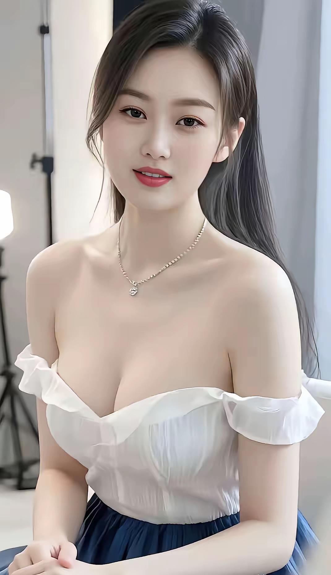 冰清玉洁-佳人青云/赋雪肌凝玉映朝晖，杏眼含波鬓染绯；皓腕垂杨风里舞，朱