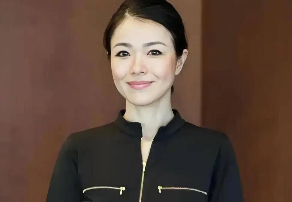 华裔高管硬刚美国银行！中国执法亮剑，美方急了？2025年7月21日，中美金融圈